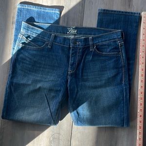 Old Navy The Diva Straight Leg Jean size 10 in excellent condition
